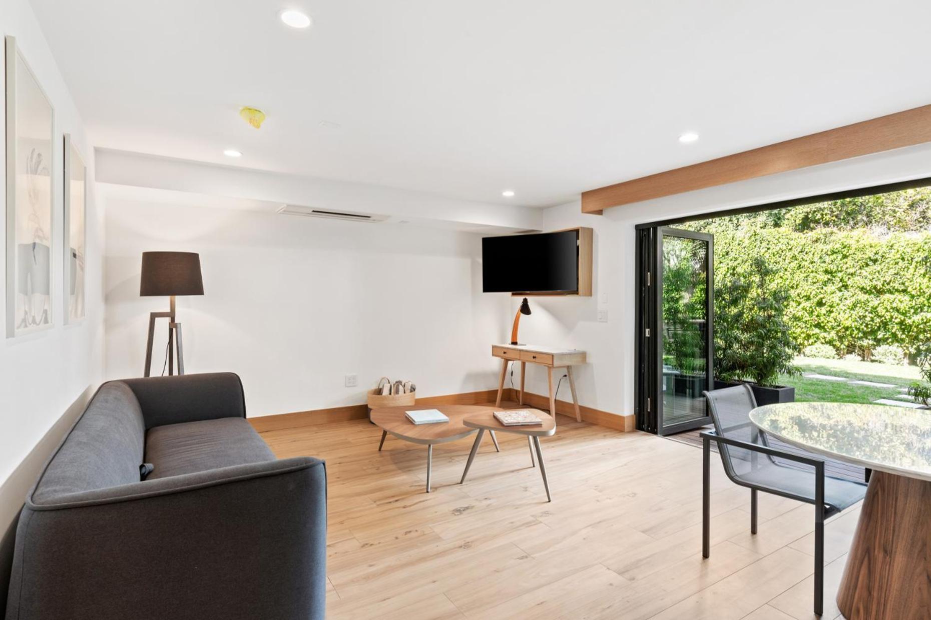 Malibu Sand Carbon Beach Suites Dış mekan fotoğraf